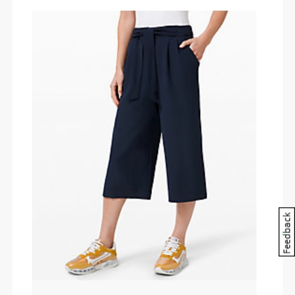 Lululemon Noir Crop